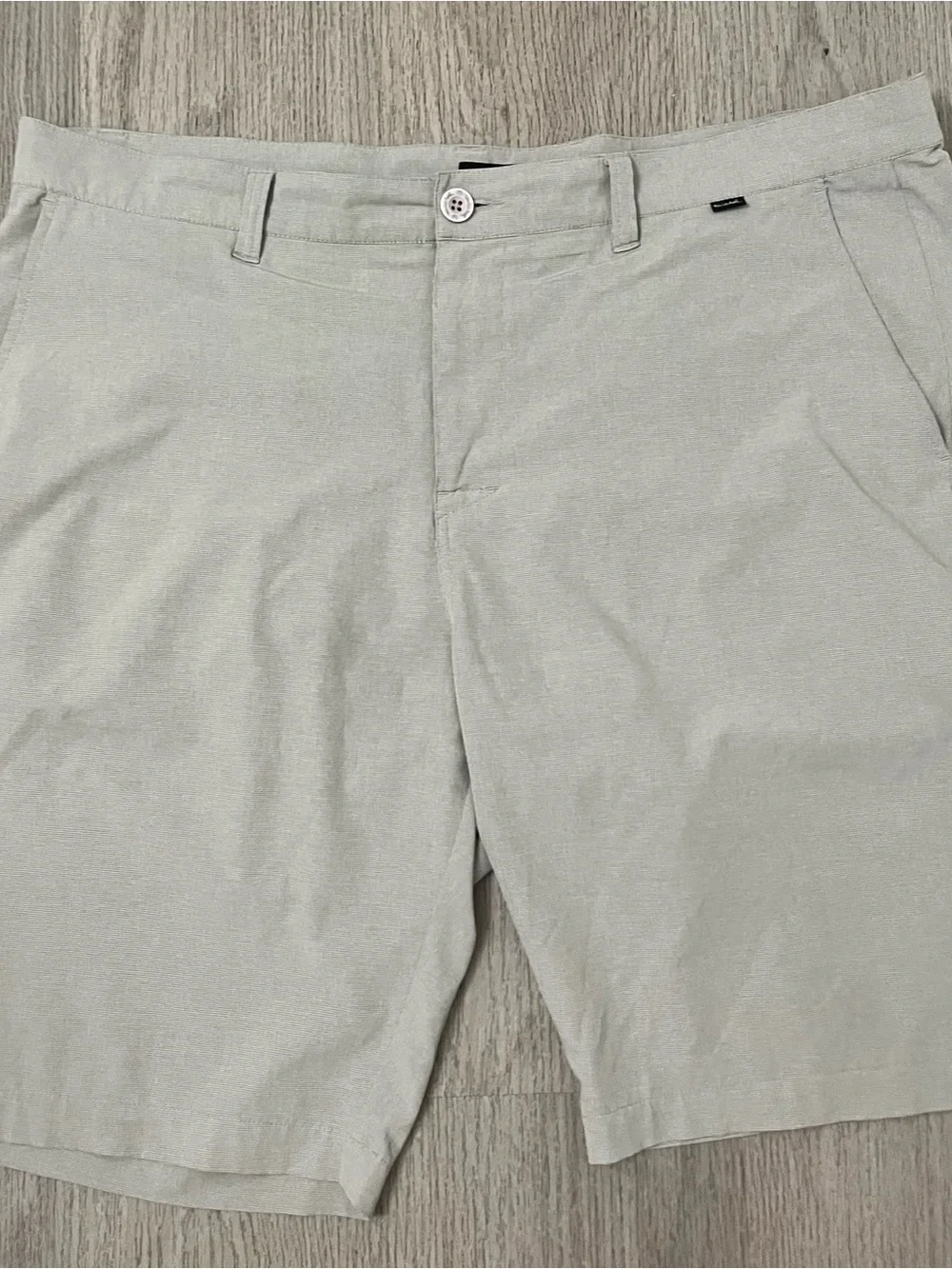 Travis Mathew Men's Beige Casual Golf Chino Shorts Size 40 10” inseam